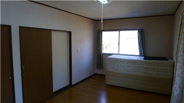 別棟：洋室１（南西方向を撮影）