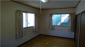 別棟：洋室２（南東方向を撮影）