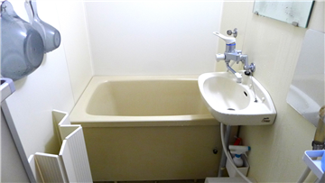 ユニットバス（洋室１横に設置あり）