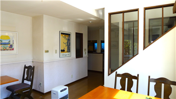 ラウンジ（フロント方向を撮影）