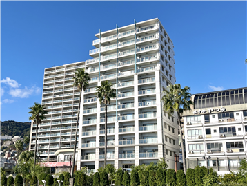 建物外観／熱海サンビーチ側から撮影