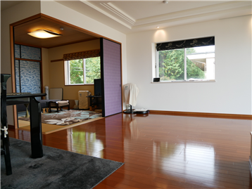 角住戸の為、窓が多いです。