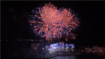 室内から熱海海上花火をお楽しみいただけます
