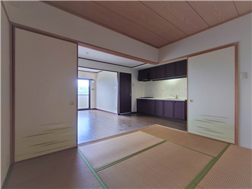 和室の北角よりLDK方向：リフォーム・補修等前