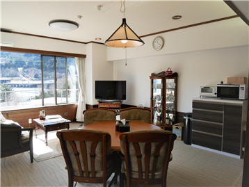 南側バルコニーに面した陽当たりの良いＬＤＫ