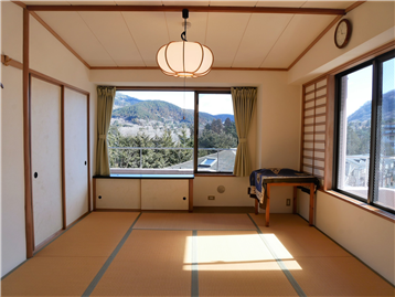 和室１（約8.6畳）南と東の２面開口です