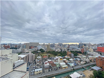 南西側バルコニーからの眺望／正面（南西）方向を撮影