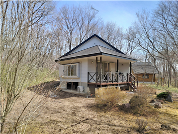 敷地内南西側より建物方向