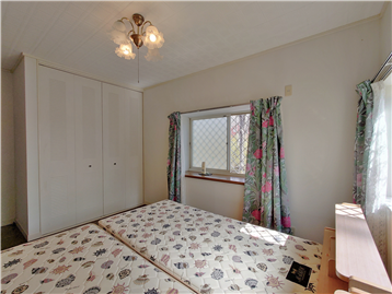 洋室2を南側角より