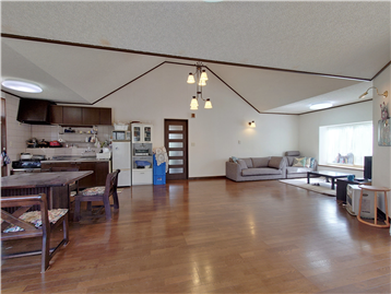 LDKを西側角より