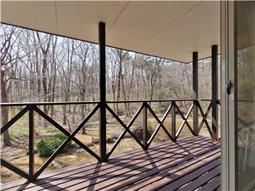 LDKよりウッドデッキ越し南西方向の眺望