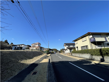 前面道路／北西方向を撮影