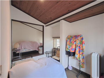 小上がりスペースのある洋室3を居室入口より