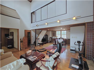 リビングの南東側角よりDK方向