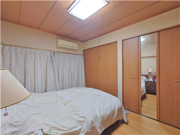 洋室2を居室入口側より