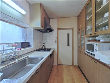 収納豊かなキッチンスペース