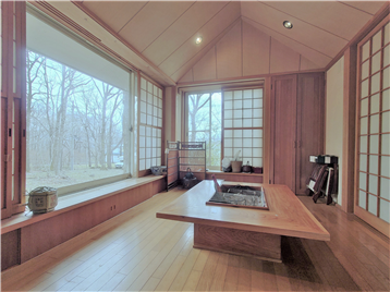 洋室1の北西角より出窓方向