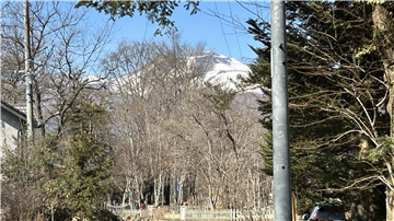 北西方向に浅間山を望みます。