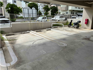屋根付き敷地内駐車場（9番、10番を継承可）