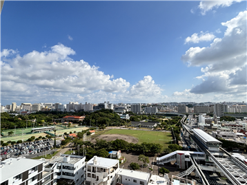 奥武山総合運動公園や奥武山公園駅を望む（北東方向撮影）