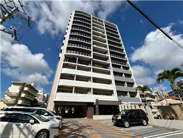 地上14階建ての外観