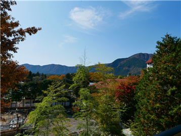 紅葉が始まりました バルコニー正面(南西)の眺望