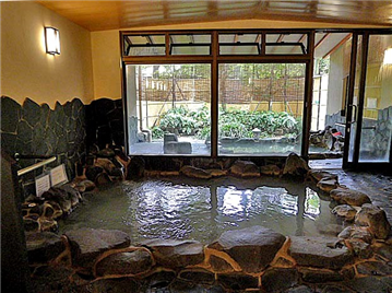 露天風呂付温泉大浴場/岩風呂