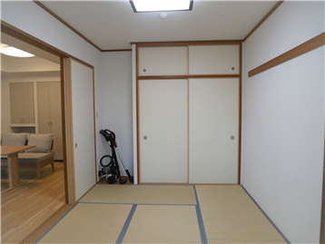和室　押入と天袋があります