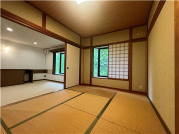 和室窓からも自然を感じられます