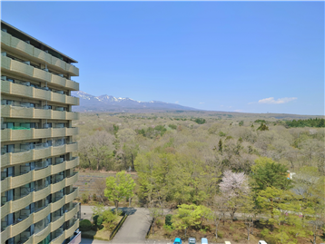 9階外廊下より北西方向に那須連山を望む
