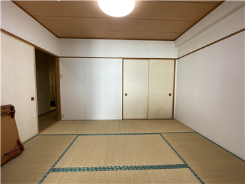 和室（南東方向から撮影）
