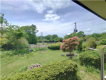 和室の広縁より西方向の眺望