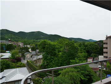 北東方向の箱根外輪山の眺望
