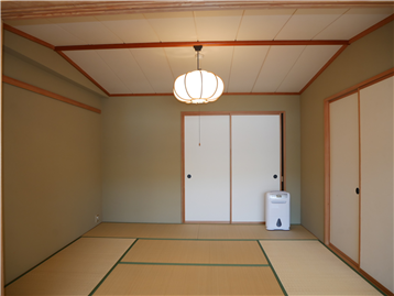 和室（押入付き）船底天井で趣があります