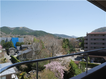 北東方向の箱根外輪山の眺望