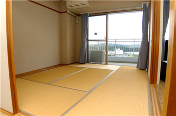 寛ぎの時間を過ごせる和室（約７．４畳）