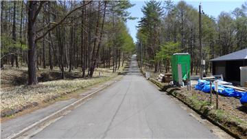 前面道路（北東方向を撮影）