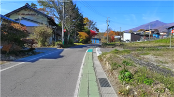 南側道路(西側を撮影)