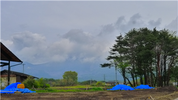 敷地内から見た浅間山（北西方向を撮影）