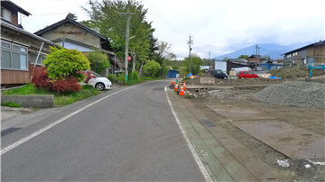 分譲地入口南側道路（西側を望む）
