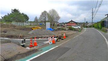 分譲地入口南側道路（東側を望む）