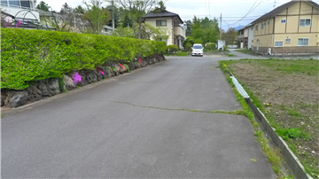 北西側道路（北東側を撮影）