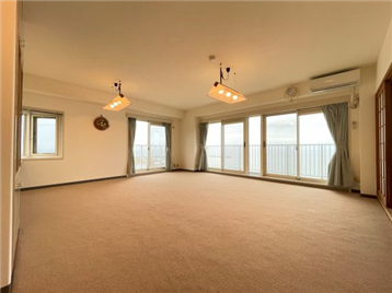 リビングダイニング（北西方向より撮影）