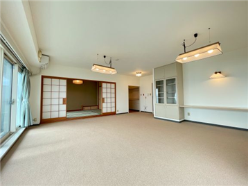 リビングダイニング（南東方向より撮影）