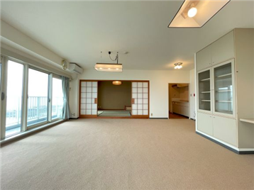 リビングダイニング（東方向より撮影）