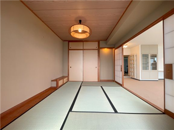 和室（バルコニー側より撮影）