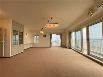 リビングダイニング（西方向より撮影）