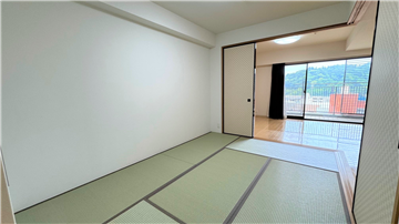 和室よりバルコニー方向（南東方向）を撮影
