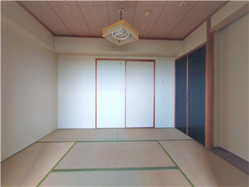 和室を洋室側より撮影