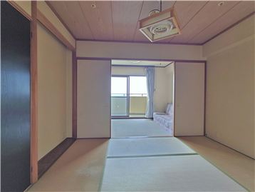 和室と洋室をキッチン側より撮影